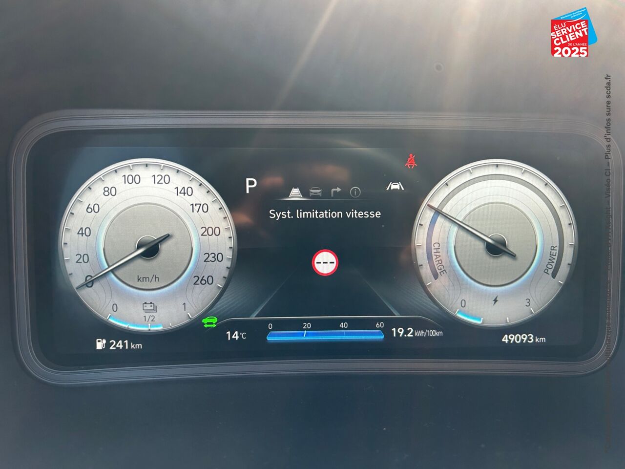 Véhicule d'occasion HYUNDAI KONA ELECTRIC 64KWH - 204CH CREATIVE CAMERA chez Renault Saint-Louis