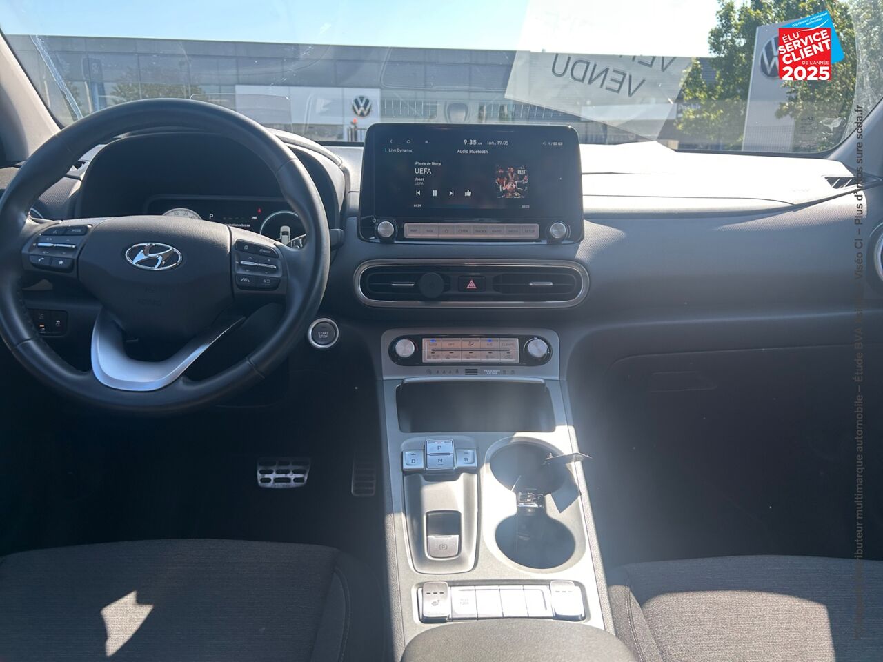 Véhicule d'occasion HYUNDAI KONA ELECTRIC 64KWH - 204CH CREATIVE CAMERA chez Renault Saint-Louis