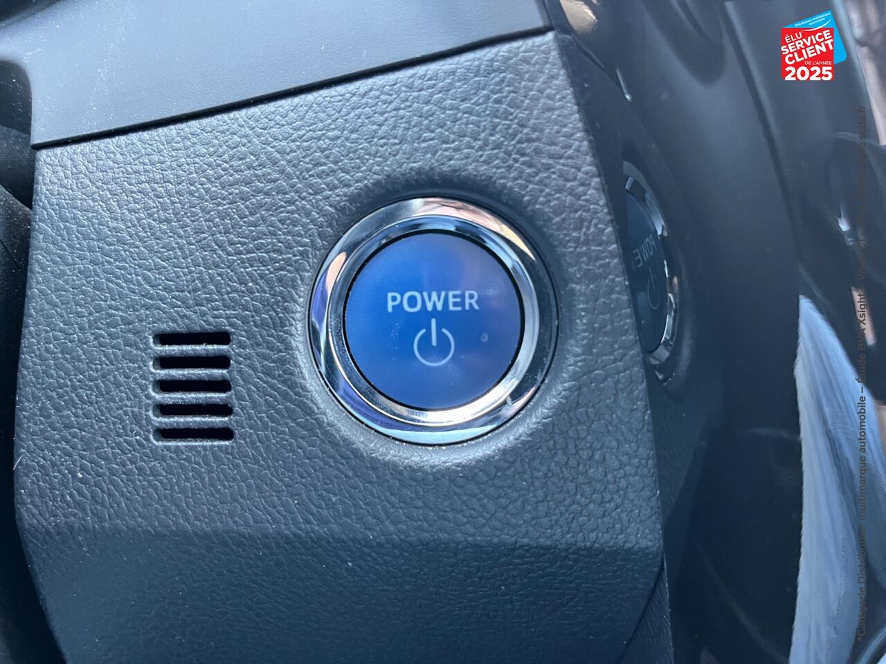 Véhicule d'occasion TOYOTA AURIS HSD 136H DYNAMIC CAMERA chez Toyota Saint Dizier