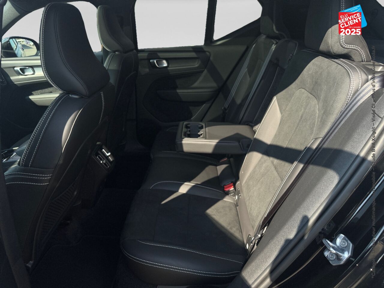 Véhicule d'occasion VOLVO XC40 D4 ADBLUE AWD 190CH R-DESIGN GEARTRONIC 8 chez BMW Lons le Saunier