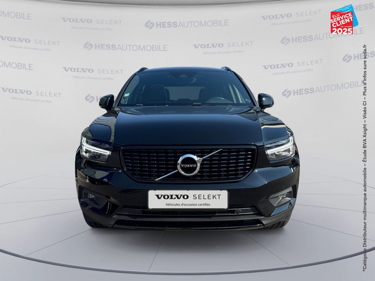 Véhicule d'occasion VOLVO XC40 D4 ADBLUE AWD 190CH R-DESIGN GEARTRONIC 8 chez BMW Lons le Saunier