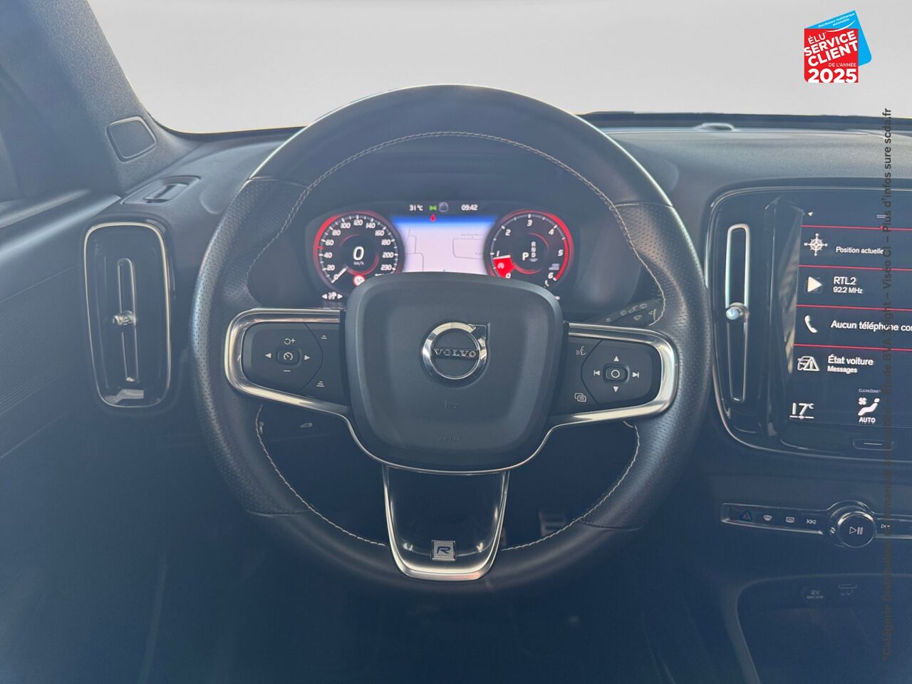Véhicule d'occasion VOLVO XC40 D4 ADBLUE AWD 190CH R-DESIGN GEARTRONIC 8 chez BMW Lons le Saunier