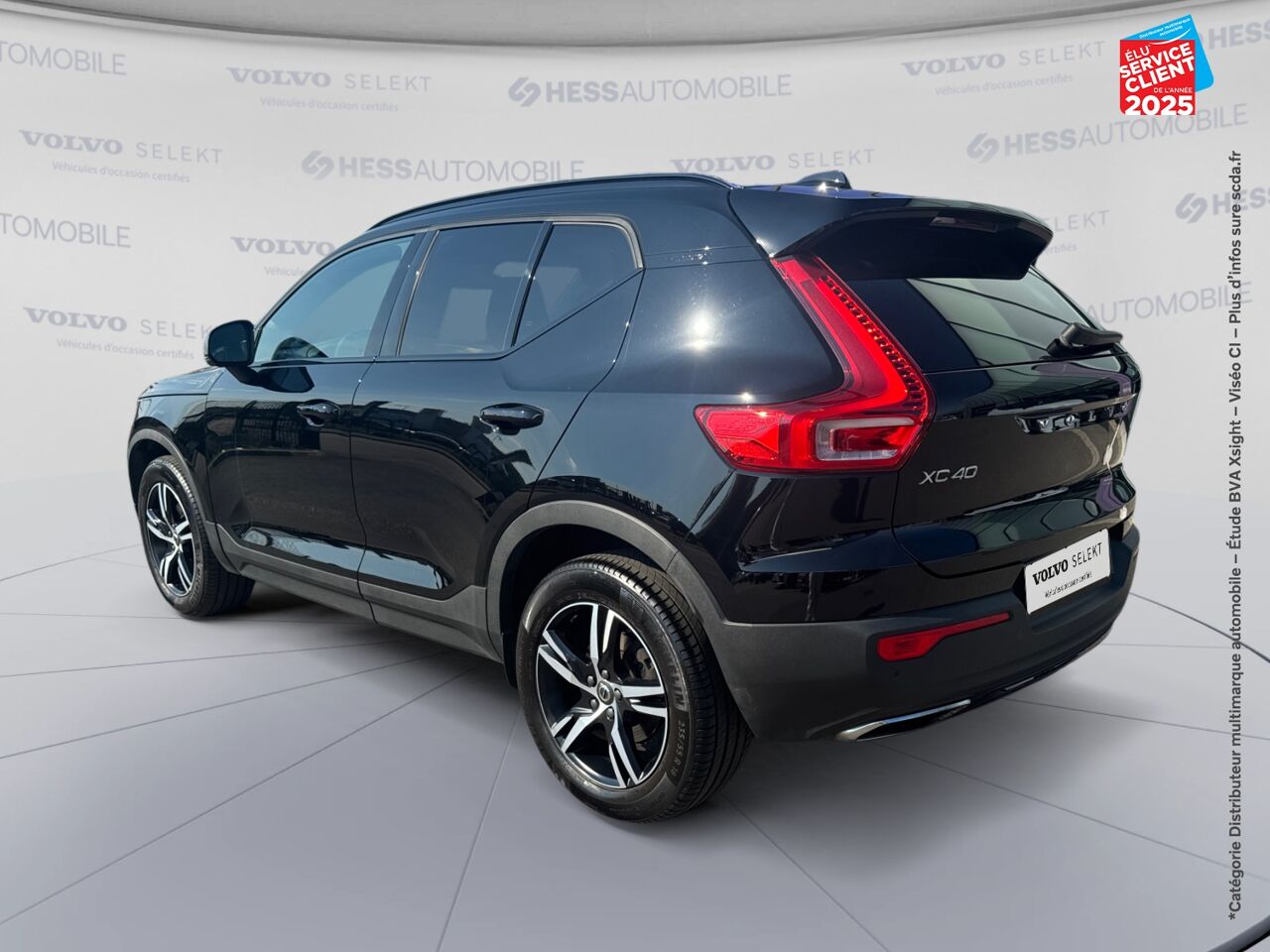 Véhicule d'occasion VOLVO XC40 D4 ADBLUE AWD 190CH R-DESIGN GEARTRONIC 8 chez BMW Lons le Saunier