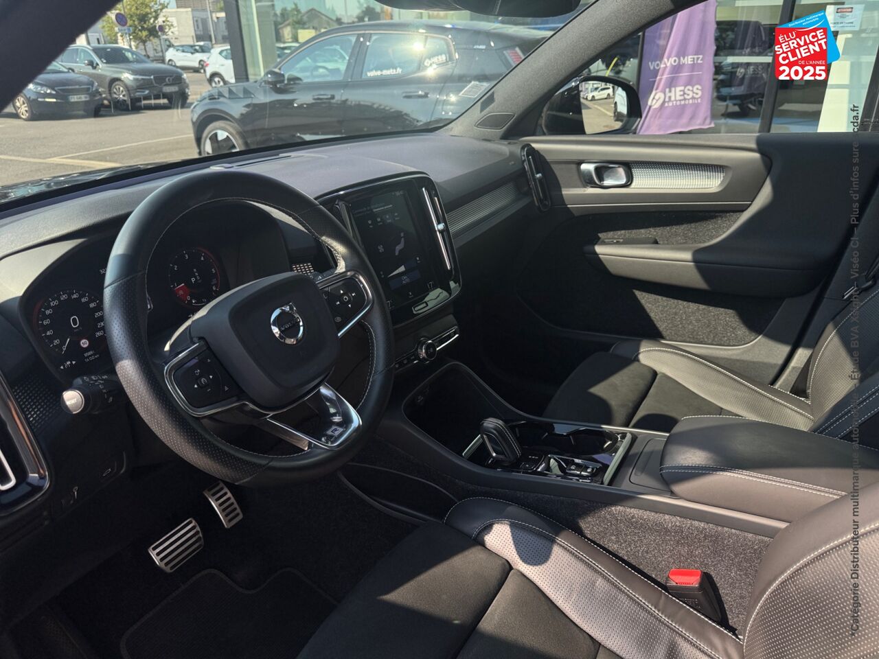 Véhicule d'occasion VOLVO XC40 D4 ADBLUE AWD 190CH R-DESIGN GEARTRONIC 8 chez BMW Lons le Saunier