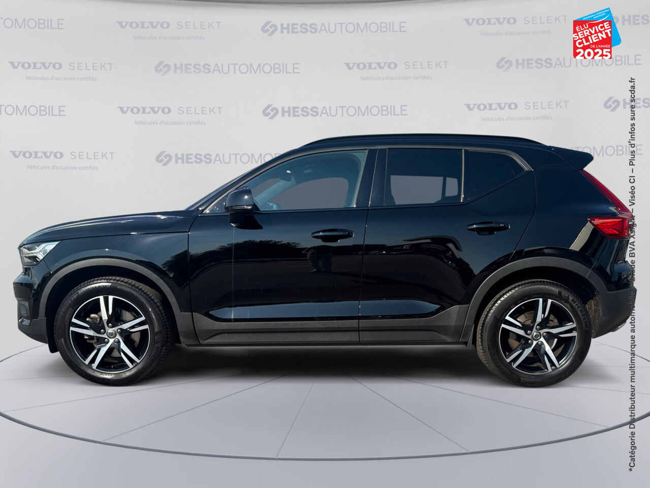 Véhicule d'occasion VOLVO XC40 D4 ADBLUE AWD 190CH R-DESIGN GEARTRONIC 8 chez BMW Lons le Saunier