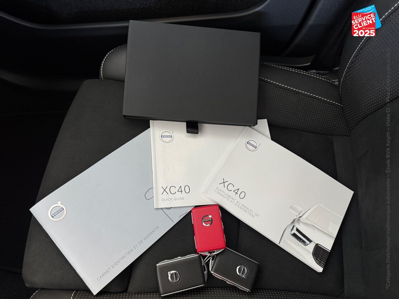 Véhicule d'occasion VOLVO XC40 D4 ADBLUE AWD 190CH R-DESIGN GEARTRONIC 8 chez BMW Lons le Saunier