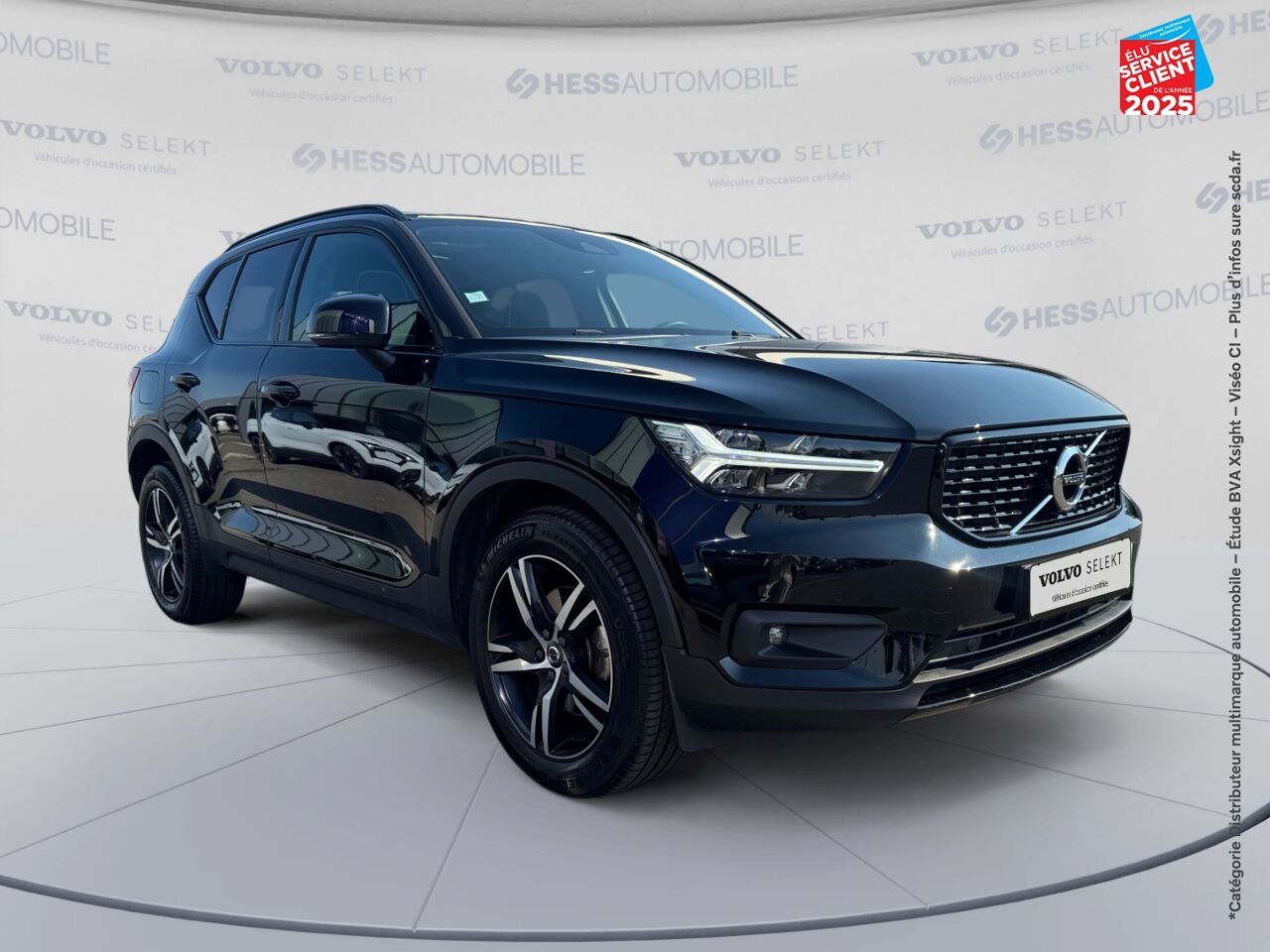 Véhicule d'occasion VOLVO XC40 D4 ADBLUE AWD 190CH R-DESIGN GEARTRONIC 8 chez BMW Lons le Saunier