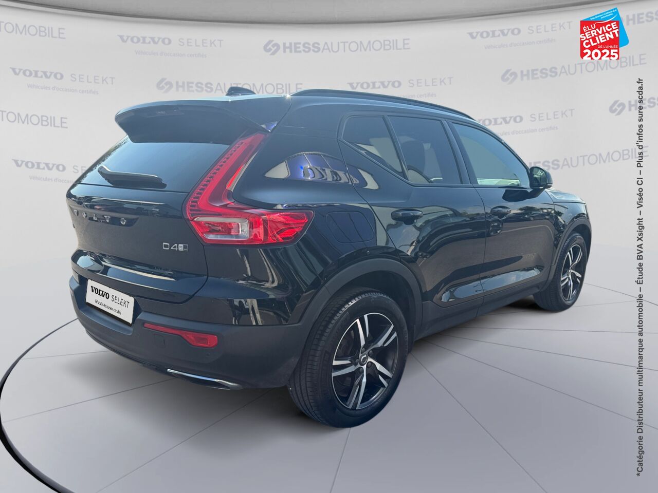 Véhicule d'occasion VOLVO XC40 D4 ADBLUE AWD 190CH R-DESIGN GEARTRONIC 8 chez BMW Lons le Saunier