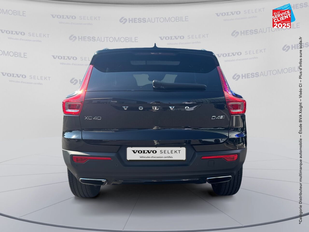 Véhicule d'occasion VOLVO XC40 D4 ADBLUE AWD 190CH R-DESIGN GEARTRONIC 8 chez BMW Lons le Saunier