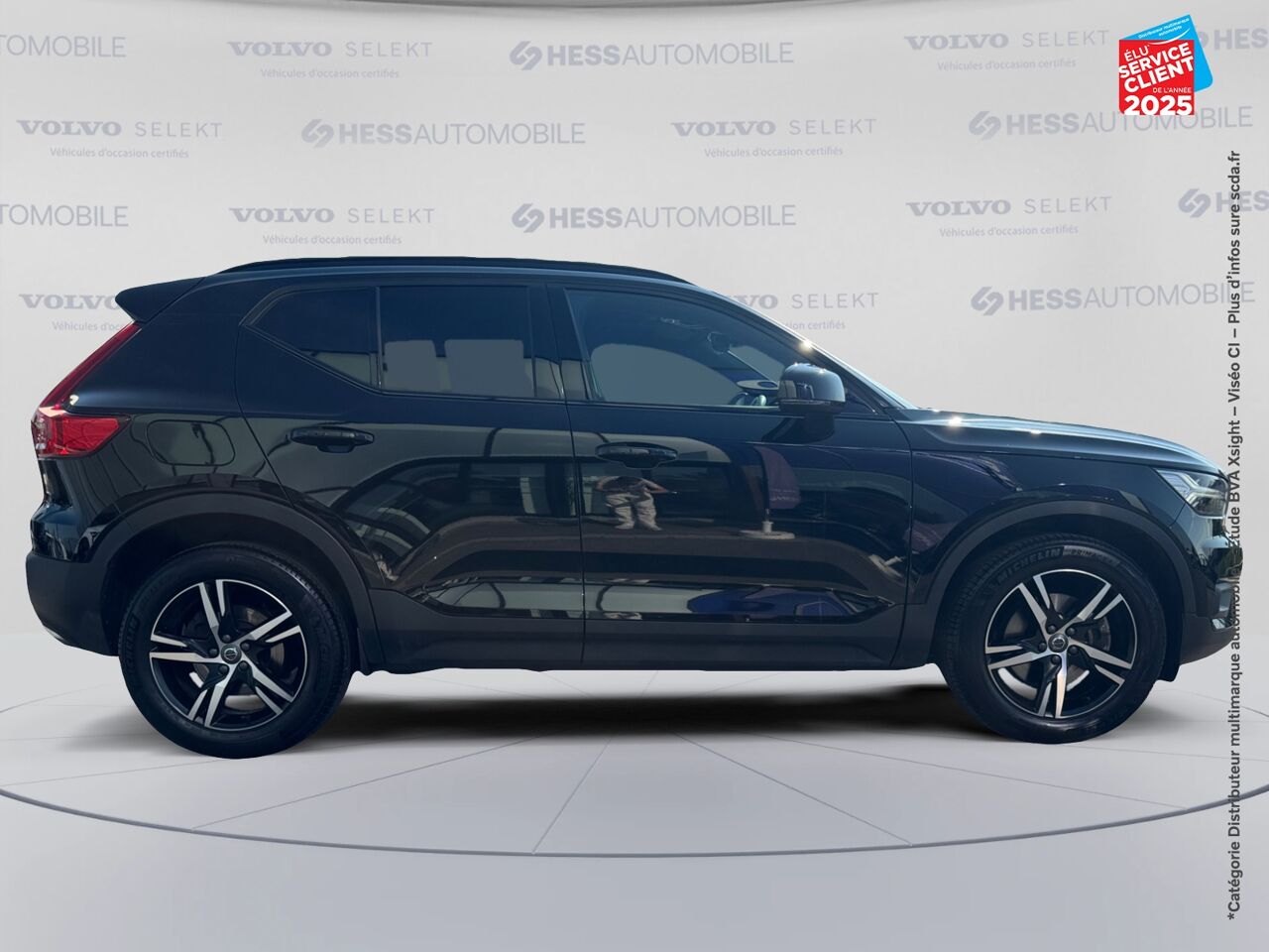 Véhicule d'occasion VOLVO XC40 D4 ADBLUE AWD 190CH R-DESIGN GEARTRONIC 8 chez BMW Lons le Saunier