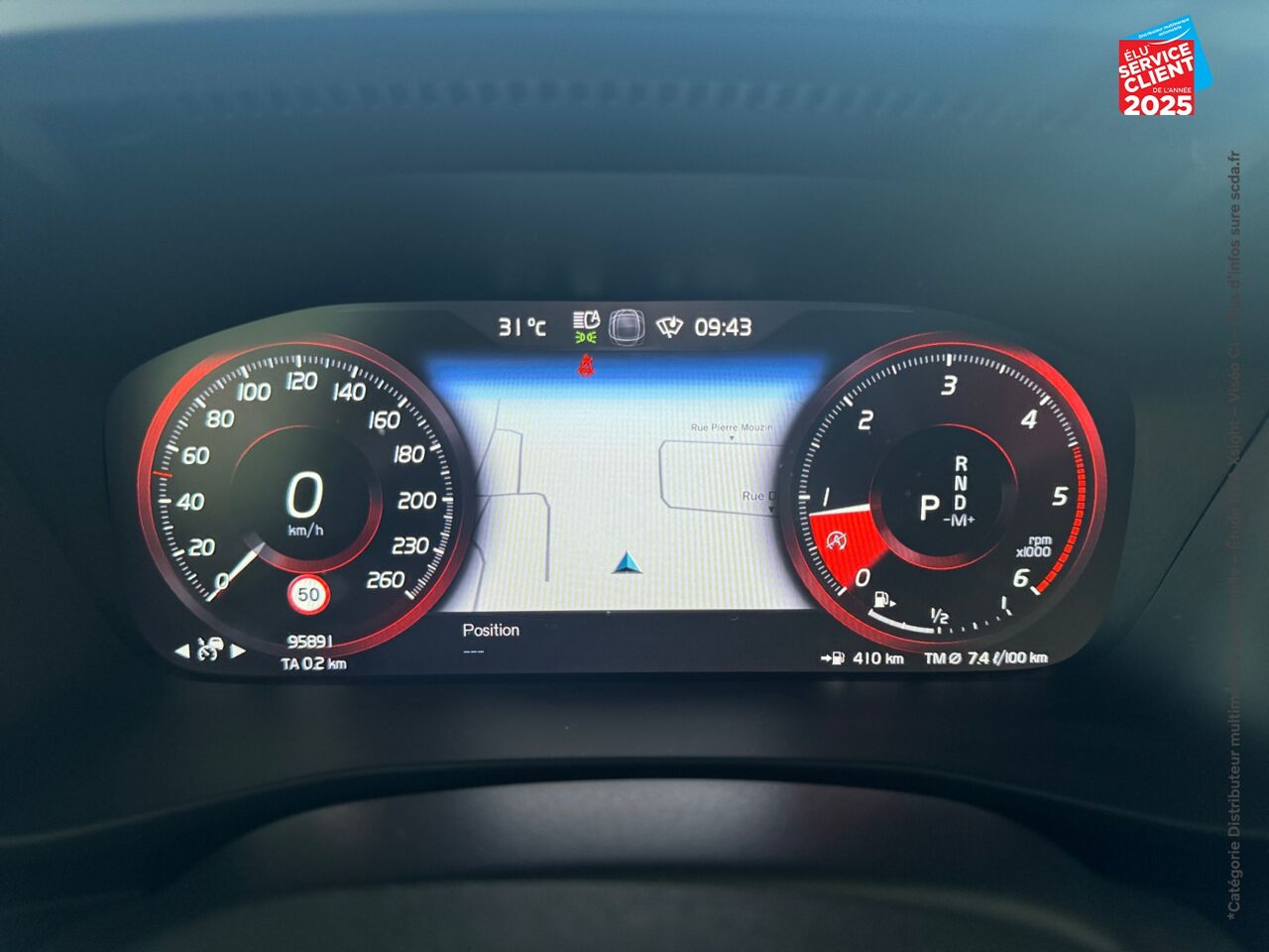 Véhicule d'occasion VOLVO XC40 D4 ADBLUE AWD 190CH R-DESIGN GEARTRONIC 8 chez BMW Lons le Saunier