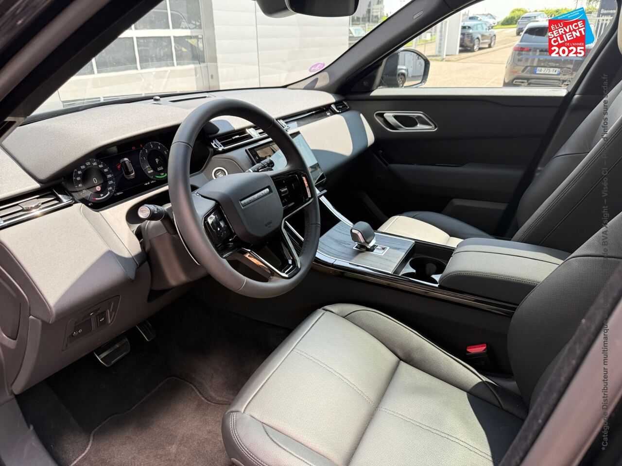 Véhicule d'occasion LAND-ROVER RANGE ROVER VELAR 2.0 P400E 404CH PHEV DYNAMIC SE AWD BVA chez Volvo Metz