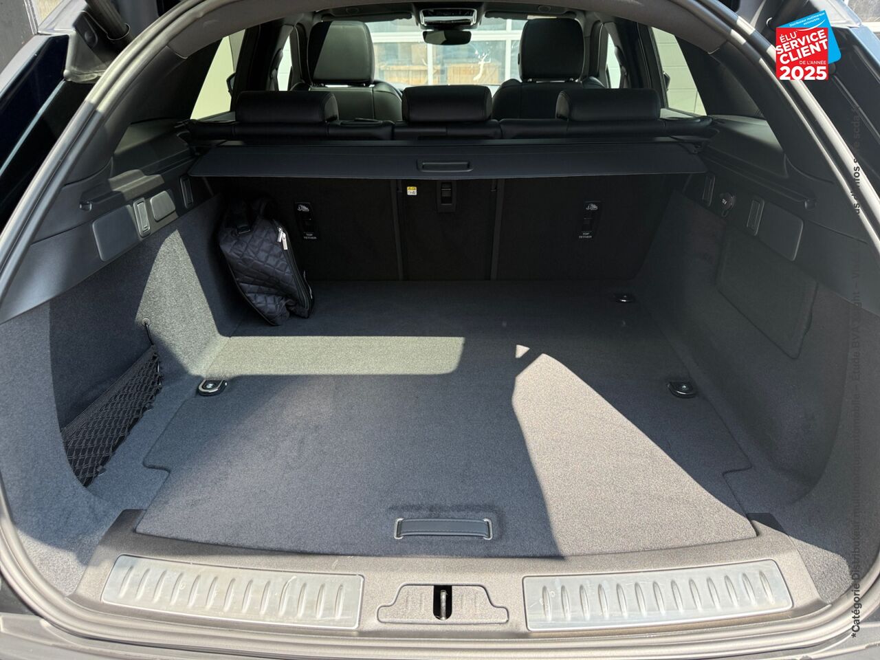 Véhicule d'occasion LAND-ROVER RANGE ROVER VELAR 2.0 P400E 404CH PHEV DYNAMIC SE AWD BVA chez Volvo Metz