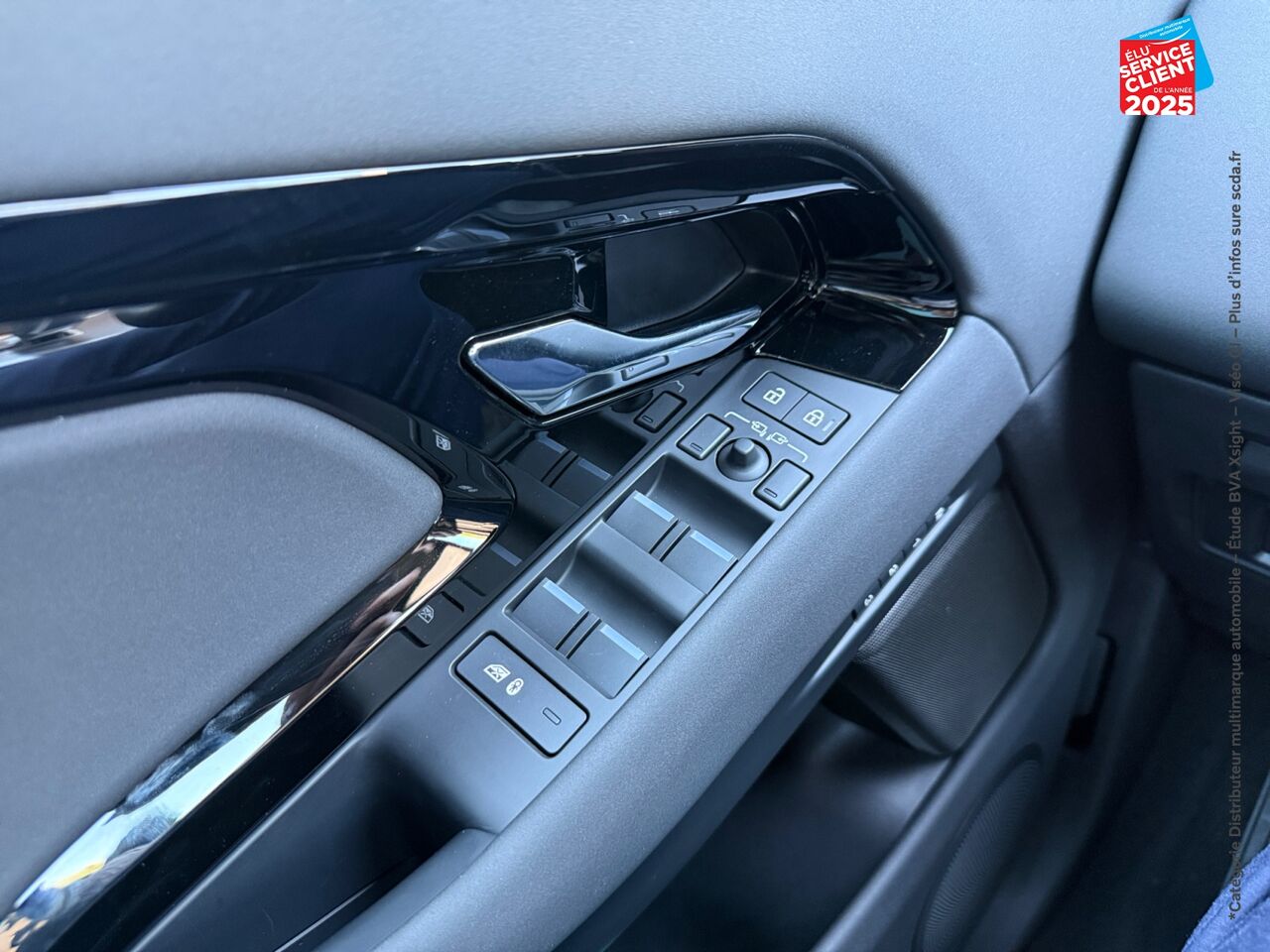 Véhicule d'occasion LAND-ROVER RANGE ROVER EVOQUE 1.5 P270E PHEV 269CH DYNAMIC SE chez Renault Montbéliard