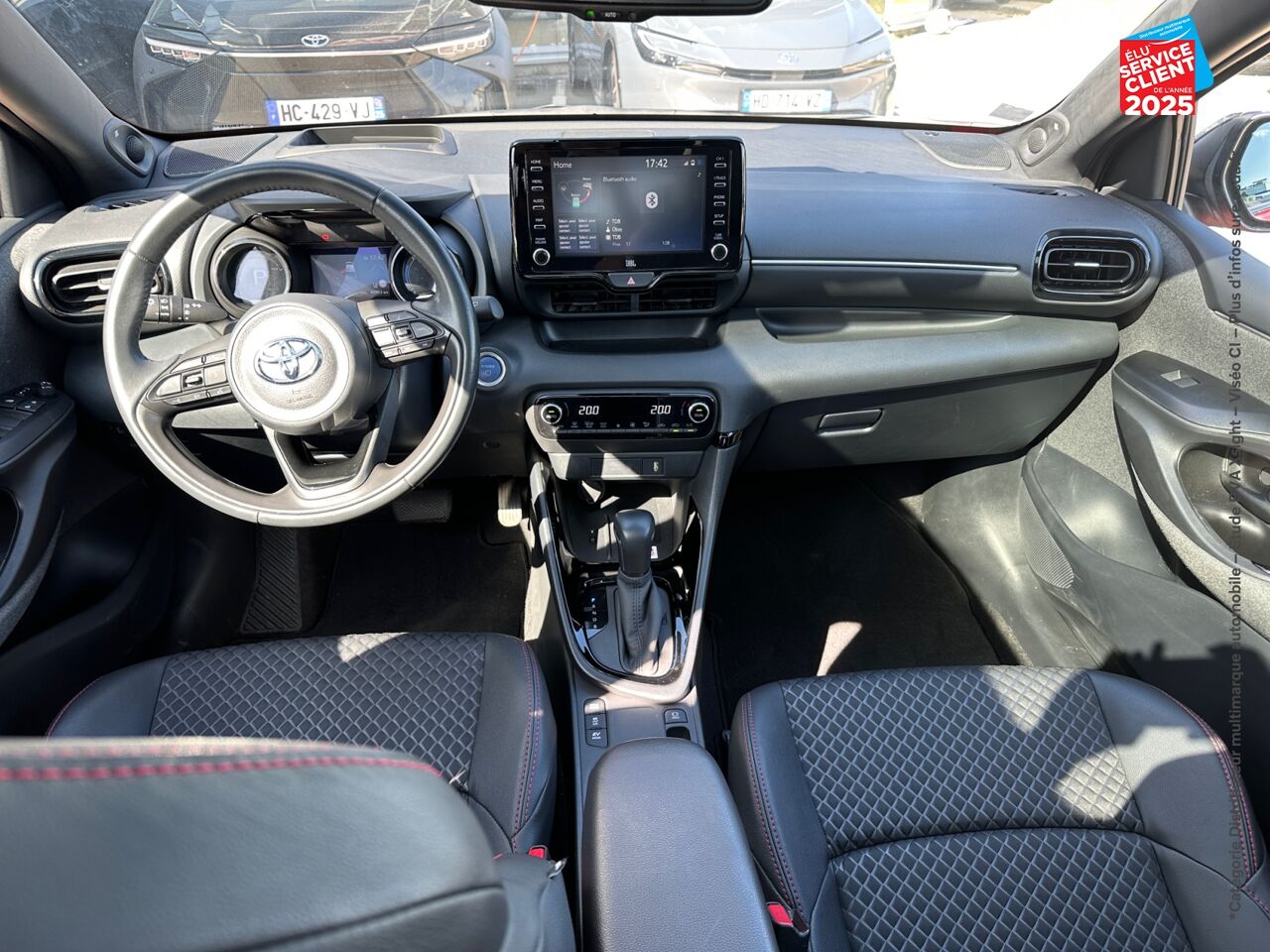 Véhicule d'occasion TOYOTA YARIS 116H PREMIERE 5P TPANO CAMERA chez Renault Saint-Louis