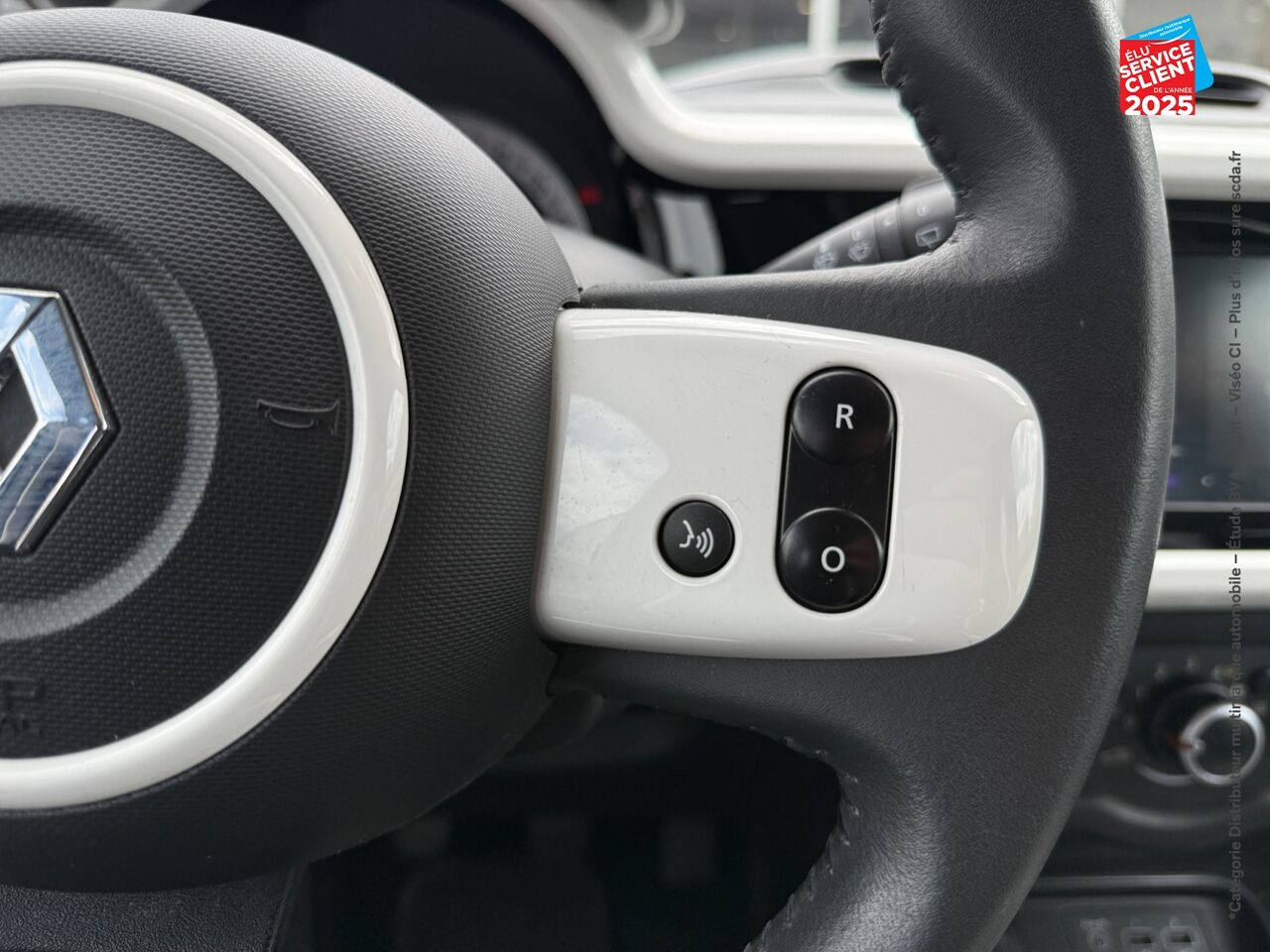 Véhicule d'occasion RENAULT TWINGO 0.9 TCE 95CH INTENS chez Peugeot Hirson