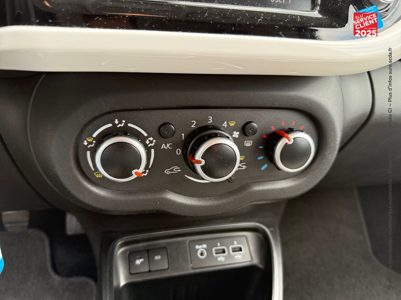 Véhicule d'occasion RENAULT TWINGO 0.9 TCE 95CH INTENS chez Peugeot Hirson
