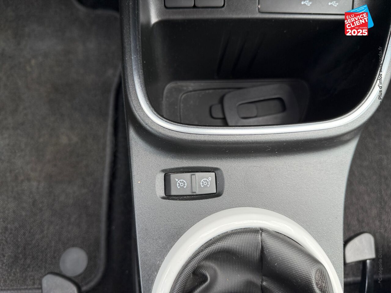Véhicule d'occasion RENAULT TWINGO 0.9 TCE 95CH INTENS chez Peugeot Hirson