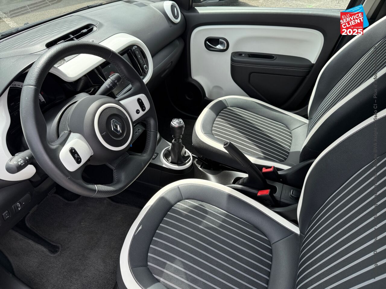 Véhicule d'occasion RENAULT TWINGO 0.9 TCE 95CH INTENS chez Peugeot Hirson