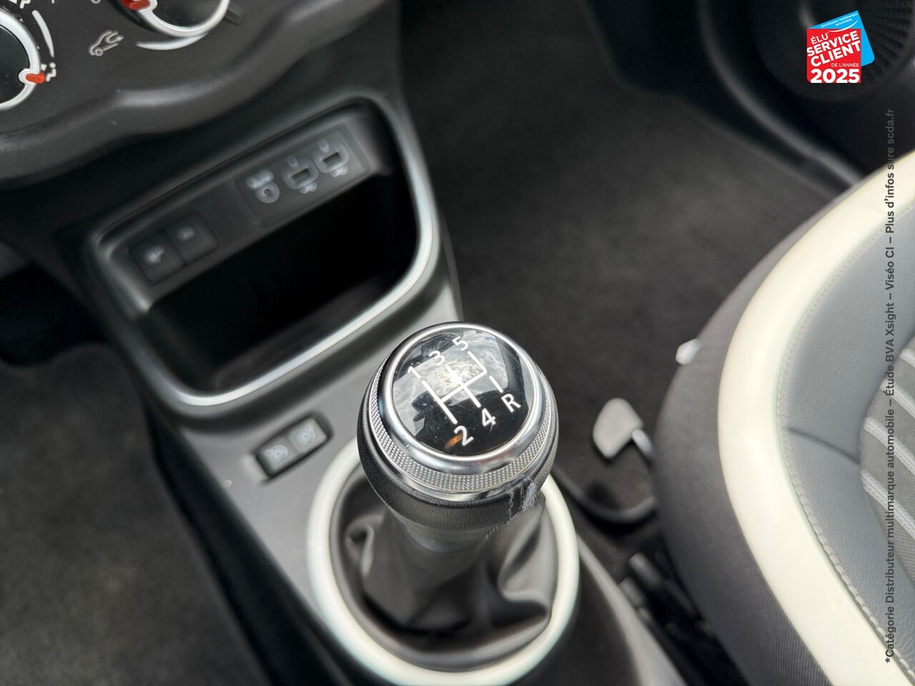 Véhicule d'occasion RENAULT TWINGO 0.9 TCE 95CH INTENS chez Peugeot Hirson
