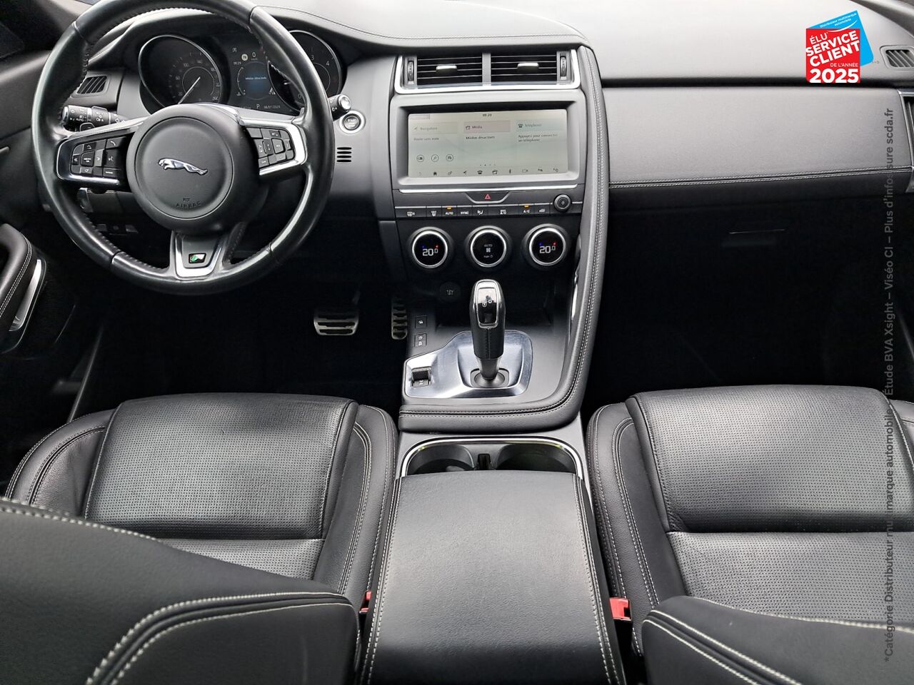 Véhicule d'occasion JAGUAR E-PACE 2.0D 180CH R-DYNAMIC SE AWD BVA9 chez BMW Dole