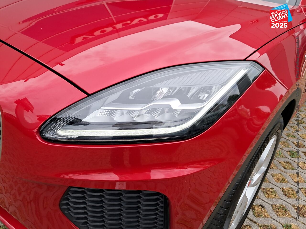 Véhicule d'occasion JAGUAR E-PACE 2.0D 180CH R-DYNAMIC SE AWD BVA9 chez BMW Dole