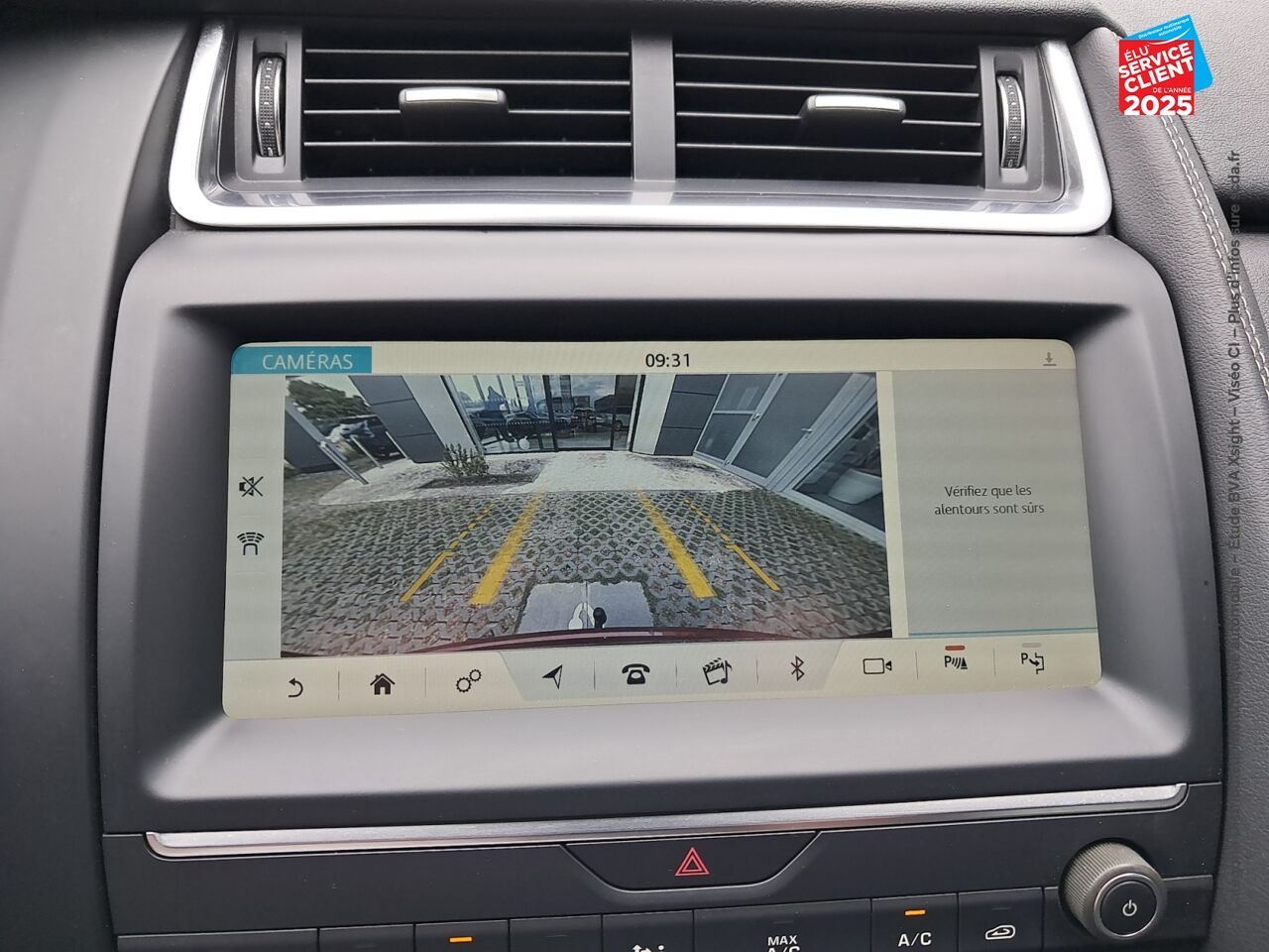 Véhicule d'occasion JAGUAR E-PACE 2.0D 180CH R-DYNAMIC SE AWD BVA9 chez BMW Dole