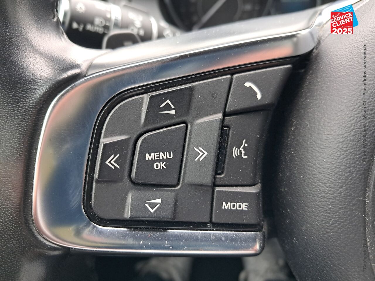 Véhicule d'occasion JAGUAR E-PACE 2.0D 180CH R-DYNAMIC SE AWD BVA9 chez BMW Dole