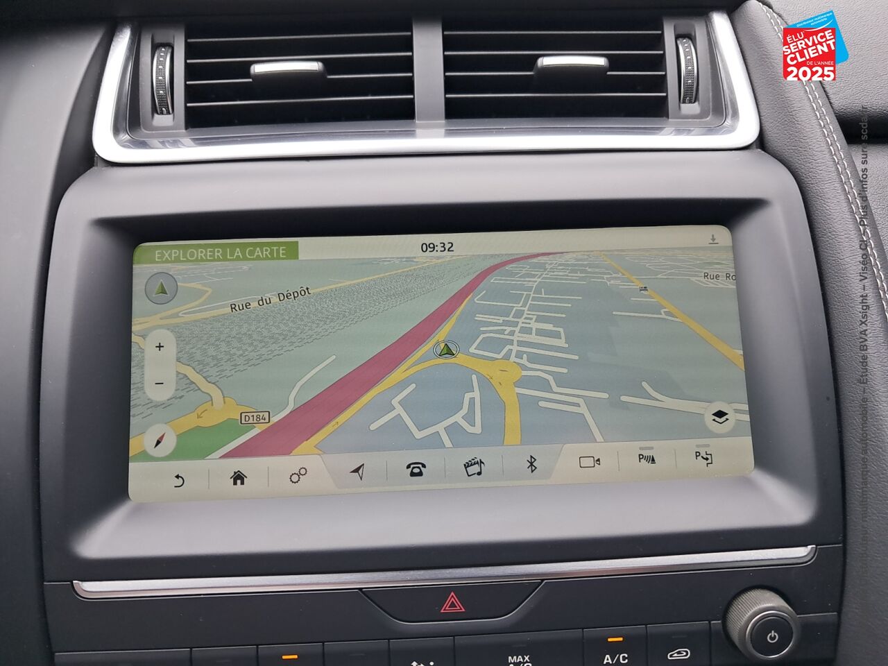Véhicule d'occasion JAGUAR E-PACE 2.0D 180CH R-DYNAMIC SE AWD BVA9 chez BMW Dole
