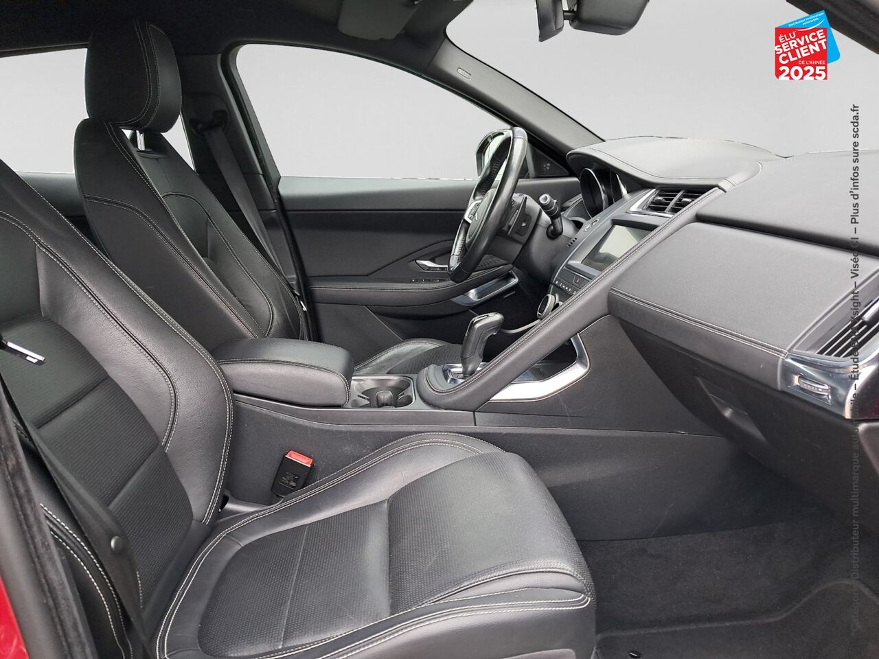 Véhicule d'occasion JAGUAR E-PACE 2.0D 180CH R-DYNAMIC SE AWD BVA9 chez BMW Dole