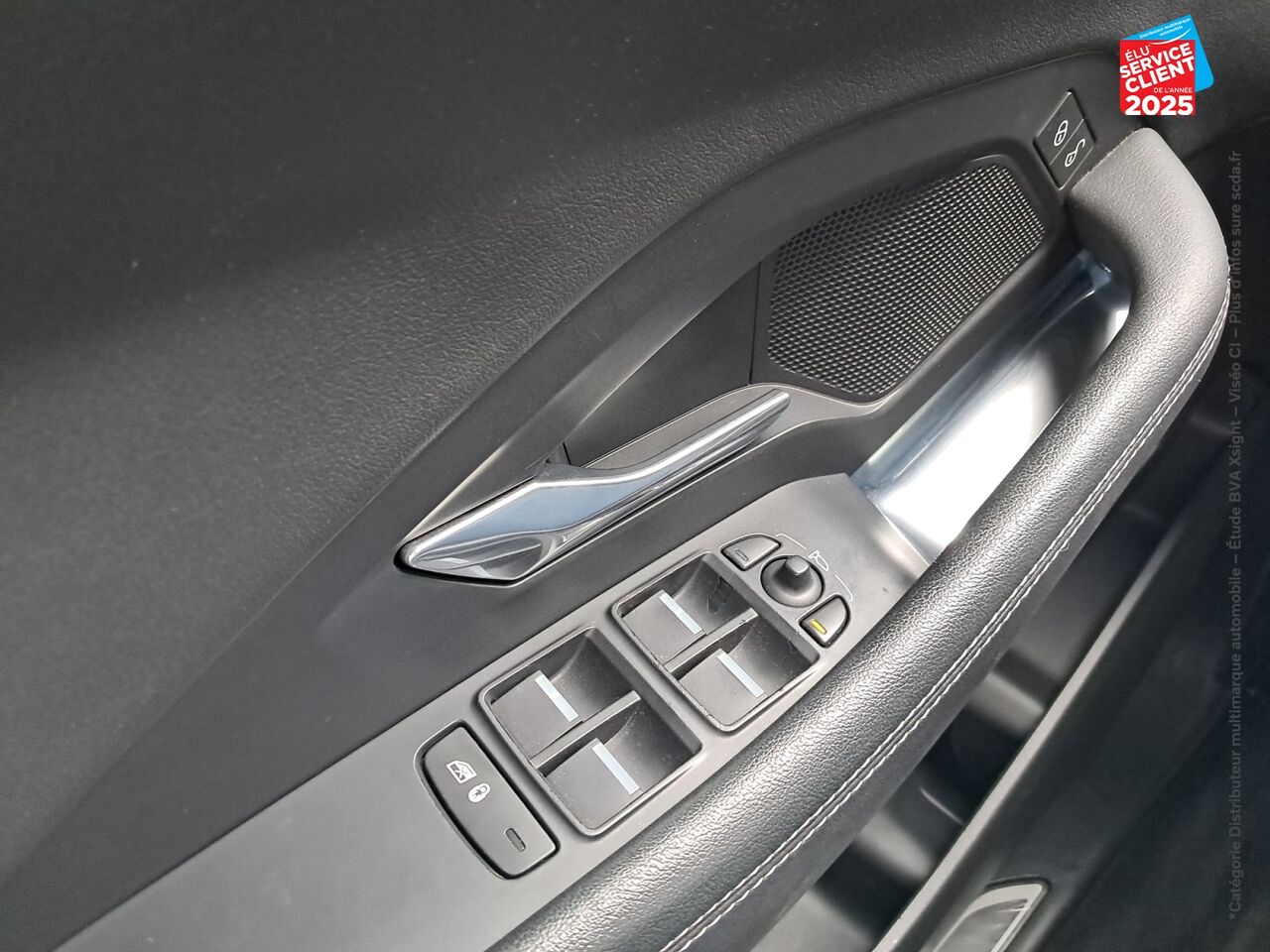 Véhicule d'occasion JAGUAR E-PACE 2.0D 180CH R-DYNAMIC SE AWD BVA9 chez BMW Dole