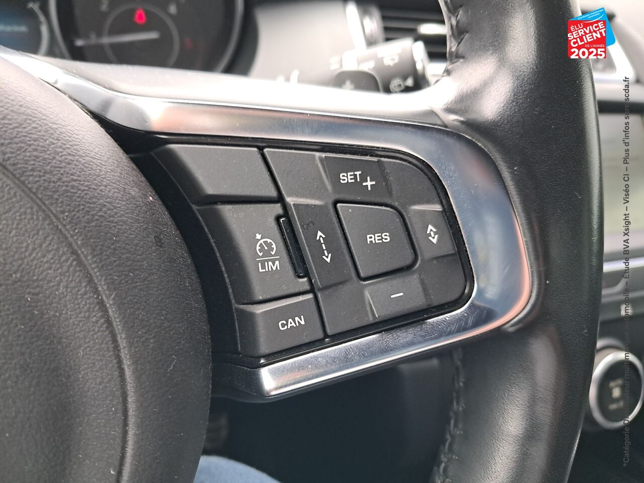 Véhicule d'occasion JAGUAR E-PACE 2.0D 180CH R-DYNAMIC SE AWD BVA9 chez BMW Dole