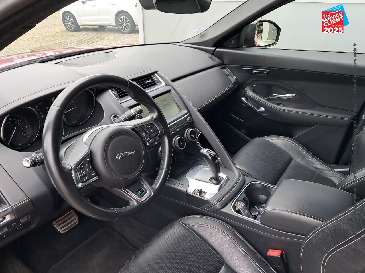 Véhicule d'occasion JAGUAR E-PACE 2.0D 180CH R-DYNAMIC SE AWD BVA9 chez BMW Dole