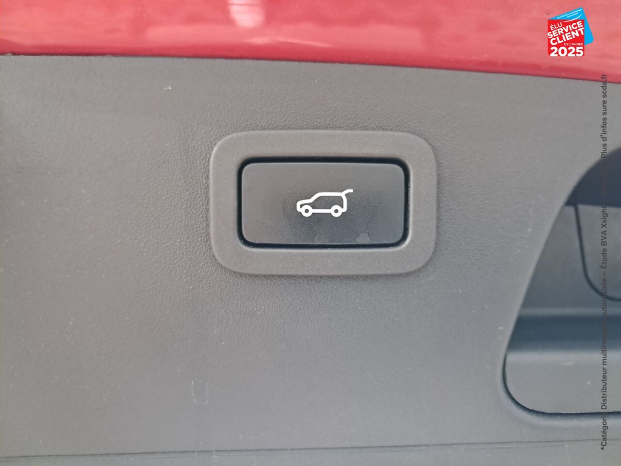 Véhicule d'occasion JAGUAR E-PACE 2.0D 180CH R-DYNAMIC SE AWD BVA9 chez BMW Dole