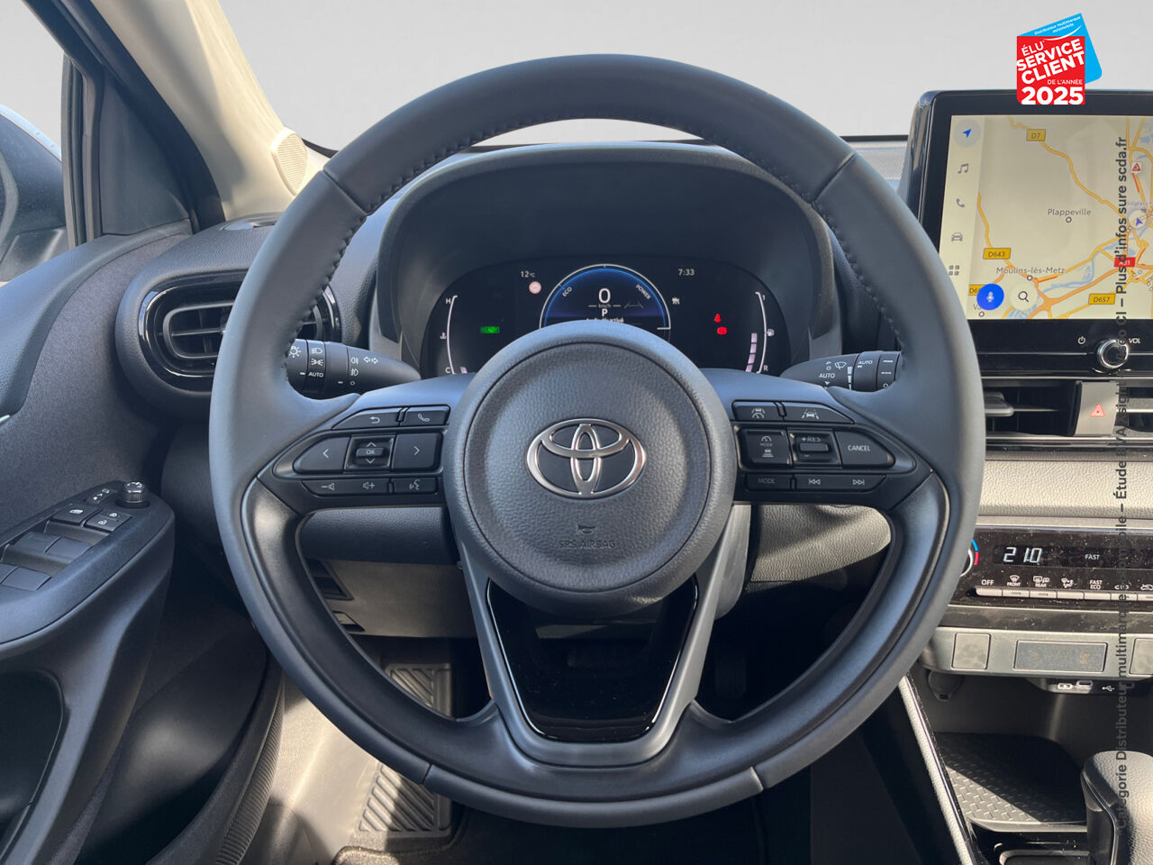 Véhicule d'occasion TOYOTA YARIS 116H DESIGN 5P MY25 chez Opel Saint-Dizier