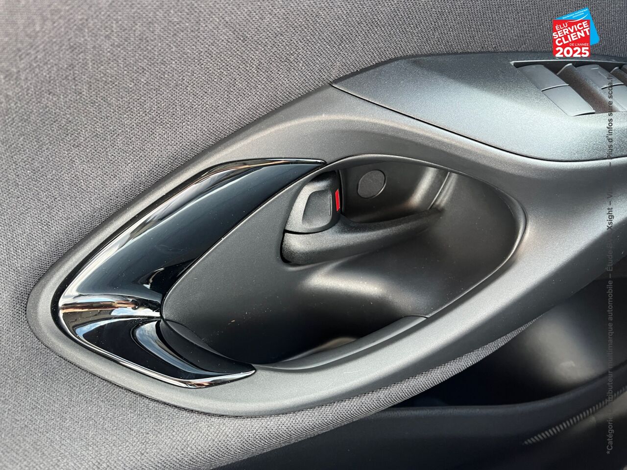 Véhicule d'occasion TOYOTA YARIS 116H DESIGN 5P MY25 chez Opel Saint-Dizier