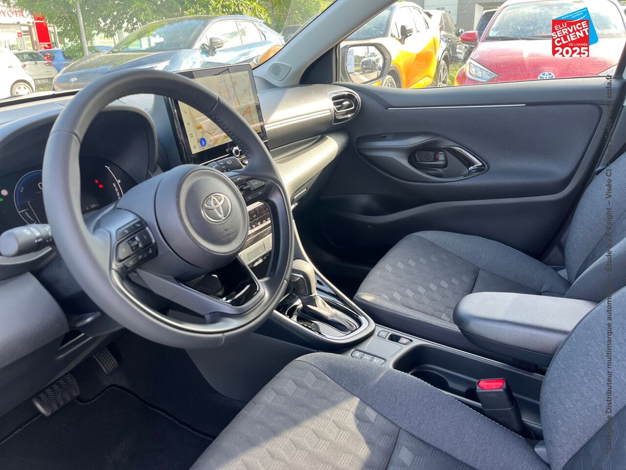 Véhicule d'occasion TOYOTA YARIS 116H DESIGN 5P MY25 chez Opel Saint-Dizier