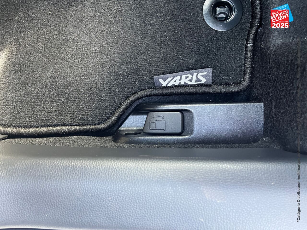 Véhicule d'occasion TOYOTA YARIS 116H DESIGN 5P MY25 chez Opel Saint-Dizier