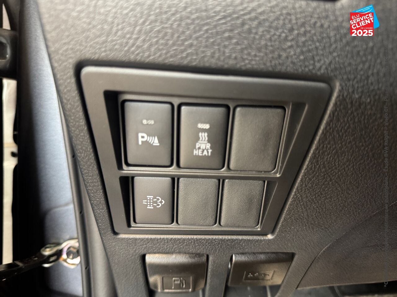 Véhicule d'occasion TOYOTA HILUX 2.8 D-4D X-TRA CABINE INVINCIBLE 4WD BVA RC23 chez Dacia Mulhouse