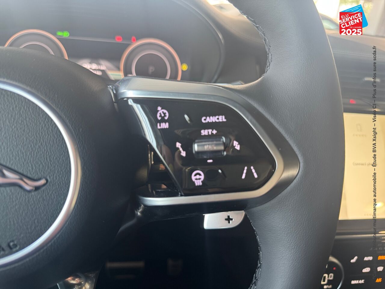 Véhicule d'occasion JAGUAR E-PACE P300E PHEV 309CH R-DYNAMIC SE chez Renault Sélestat