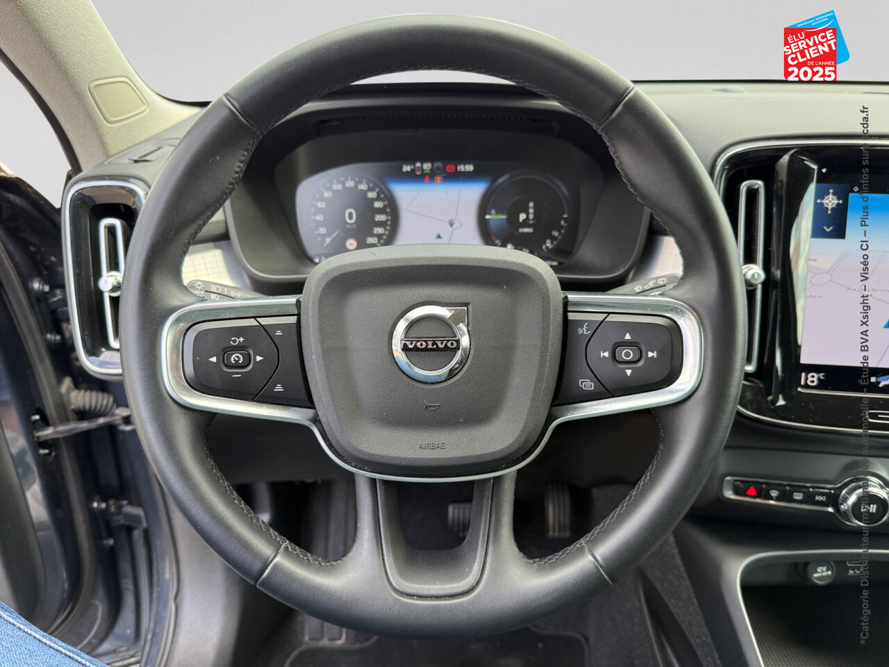 Véhicule d'occasion VOLVO XC40 T4 RECHARGE 129 + 82CH INSCRIPTION BUSINESS DCT 7 SIEGES CUIR GPS CAMERA CARPLAY chez Toyota Sarreguemines