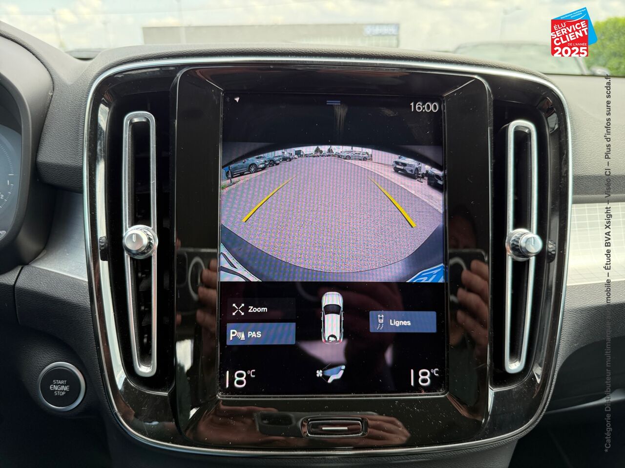 Véhicule d'occasion VOLVO XC40 T4 RECHARGE 129 + 82CH INSCRIPTION BUSINESS DCT 7 SIEGES CUIR GPS CAMERA CARPLAY chez Toyota Sarreguemines