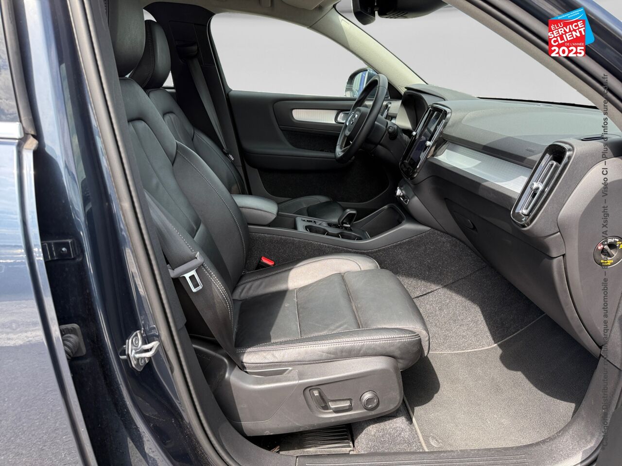 Véhicule d'occasion VOLVO XC40 T4 RECHARGE 129 + 82CH INSCRIPTION BUSINESS DCT 7 SIEGES CUIR GPS CAMERA CARPLAY chez Toyota Sarreguemines