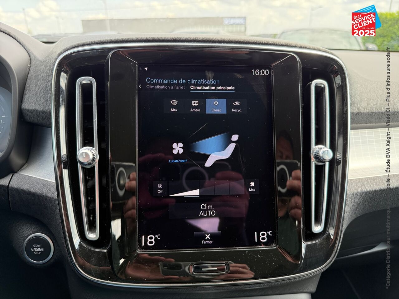 Véhicule d'occasion VOLVO XC40 T4 RECHARGE 129 + 82CH INSCRIPTION BUSINESS DCT 7 SIEGES CUIR GPS CAMERA CARPLAY chez Toyota Sarreguemines