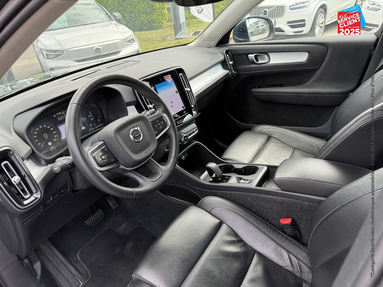 Véhicule d'occasion VOLVO XC40 T4 RECHARGE 129 + 82CH INSCRIPTION BUSINESS DCT 7 SIEGES CUIR GPS CAMERA CARPLAY chez Toyota Sarreguemines
