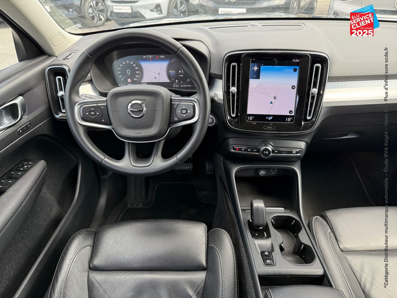 Véhicule d'occasion VOLVO XC40 T4 RECHARGE 129 + 82CH INSCRIPTION BUSINESS DCT 7 SIEGES CUIR GPS CAMERA CARPLAY chez Toyota Sarreguemines