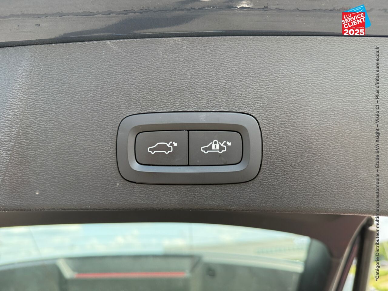Véhicule d'occasion VOLVO XC40 T4 RECHARGE 129 + 82CH INSCRIPTION BUSINESS DCT 7 SIEGES CUIR GPS CAMERA CARPLAY chez Toyota Sarreguemines