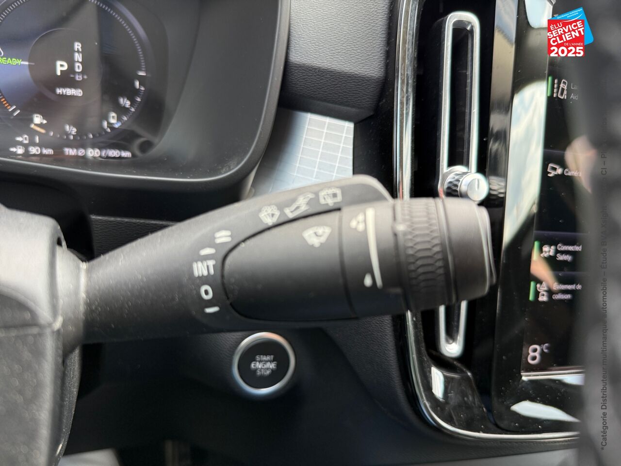 Véhicule d'occasion VOLVO XC40 T4 RECHARGE 129 + 82CH INSCRIPTION BUSINESS DCT 7 SIEGES CUIR GPS CAMERA CARPLAY chez Toyota Sarreguemines