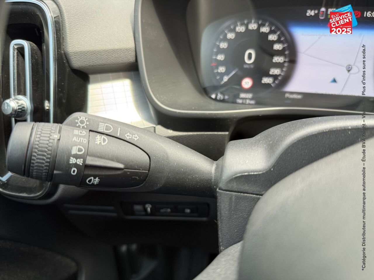 Véhicule d'occasion VOLVO XC40 T4 RECHARGE 129 + 82CH INSCRIPTION BUSINESS DCT 7 SIEGES CUIR GPS CAMERA CARPLAY chez Toyota Sarreguemines