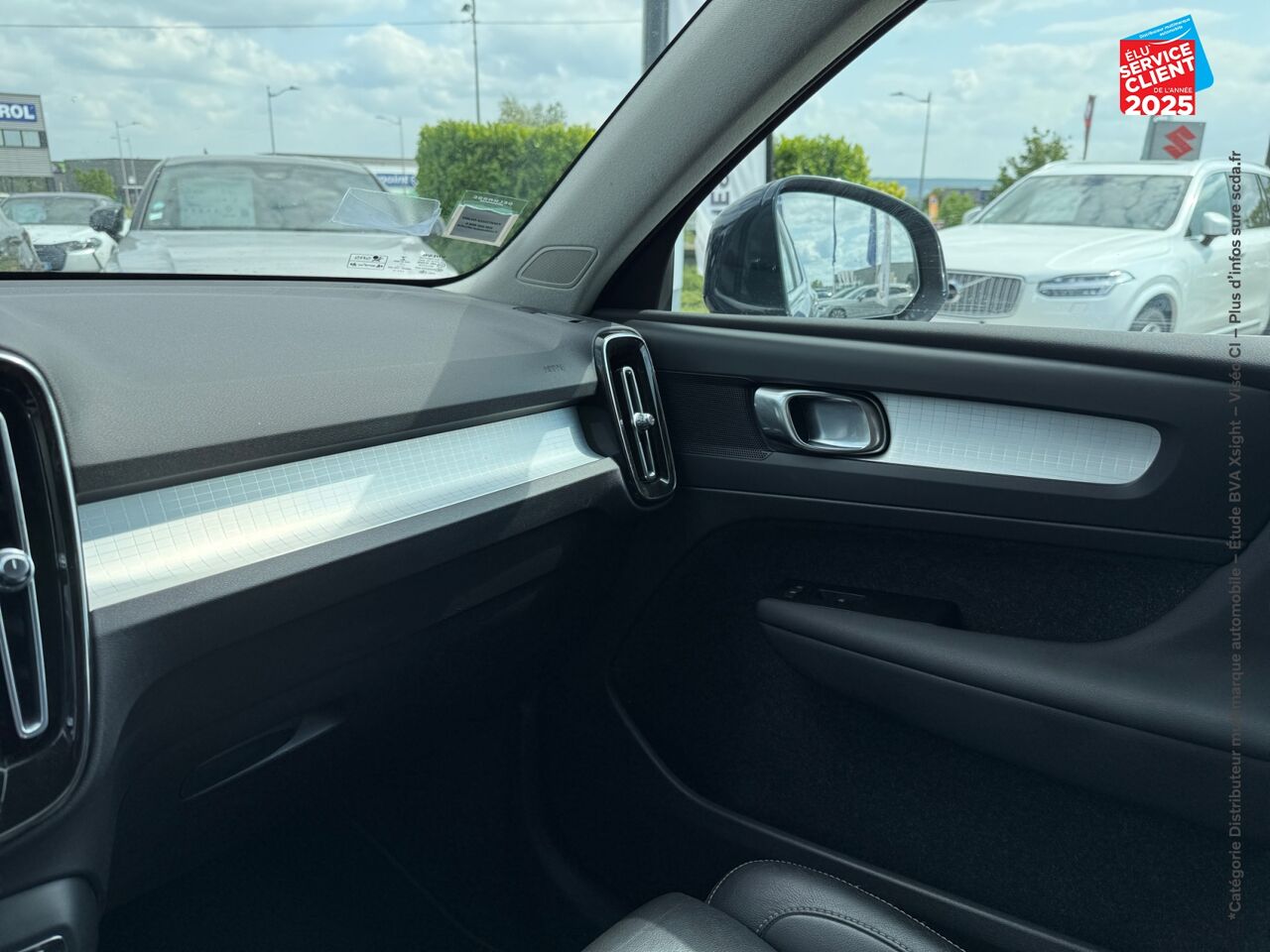 Véhicule d'occasion VOLVO XC40 T4 RECHARGE 129 + 82CH INSCRIPTION BUSINESS DCT 7 SIEGES CUIR GPS CAMERA CARPLAY chez Toyota Sarreguemines